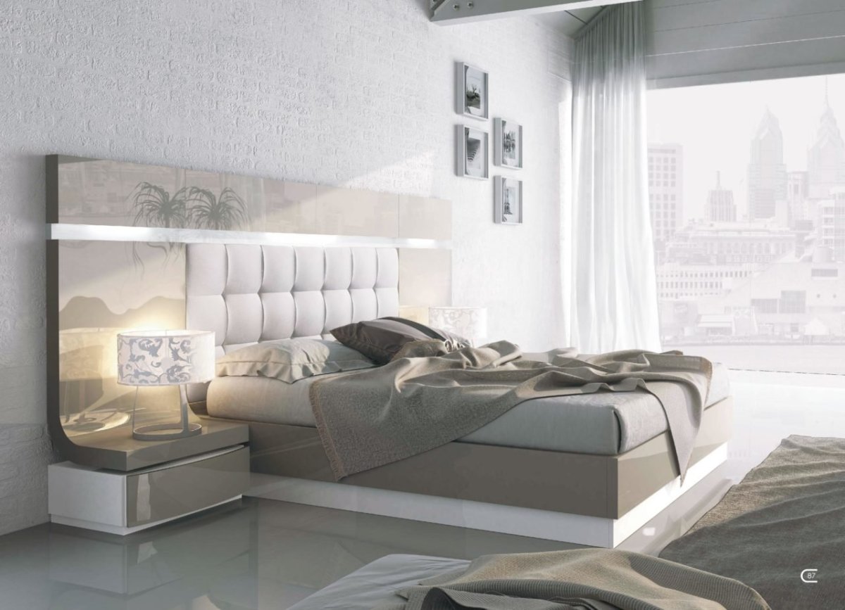 Кровать с тумбочками