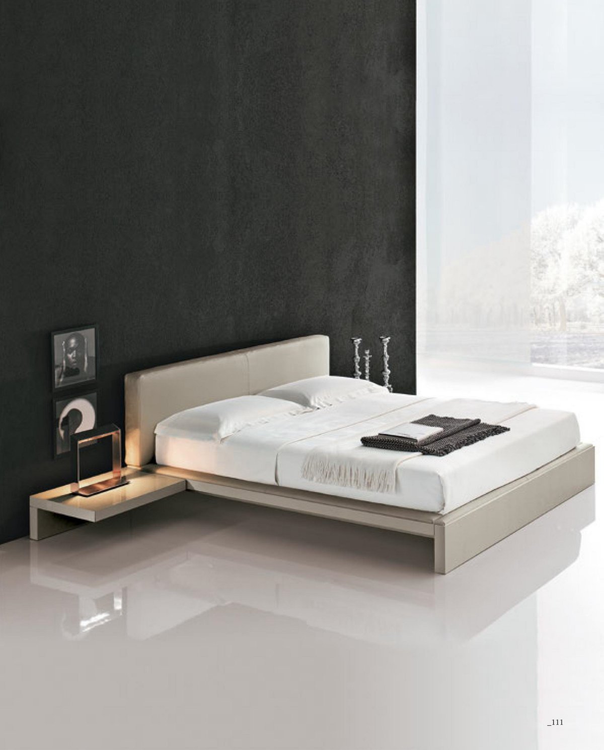 Кровать с тумбами