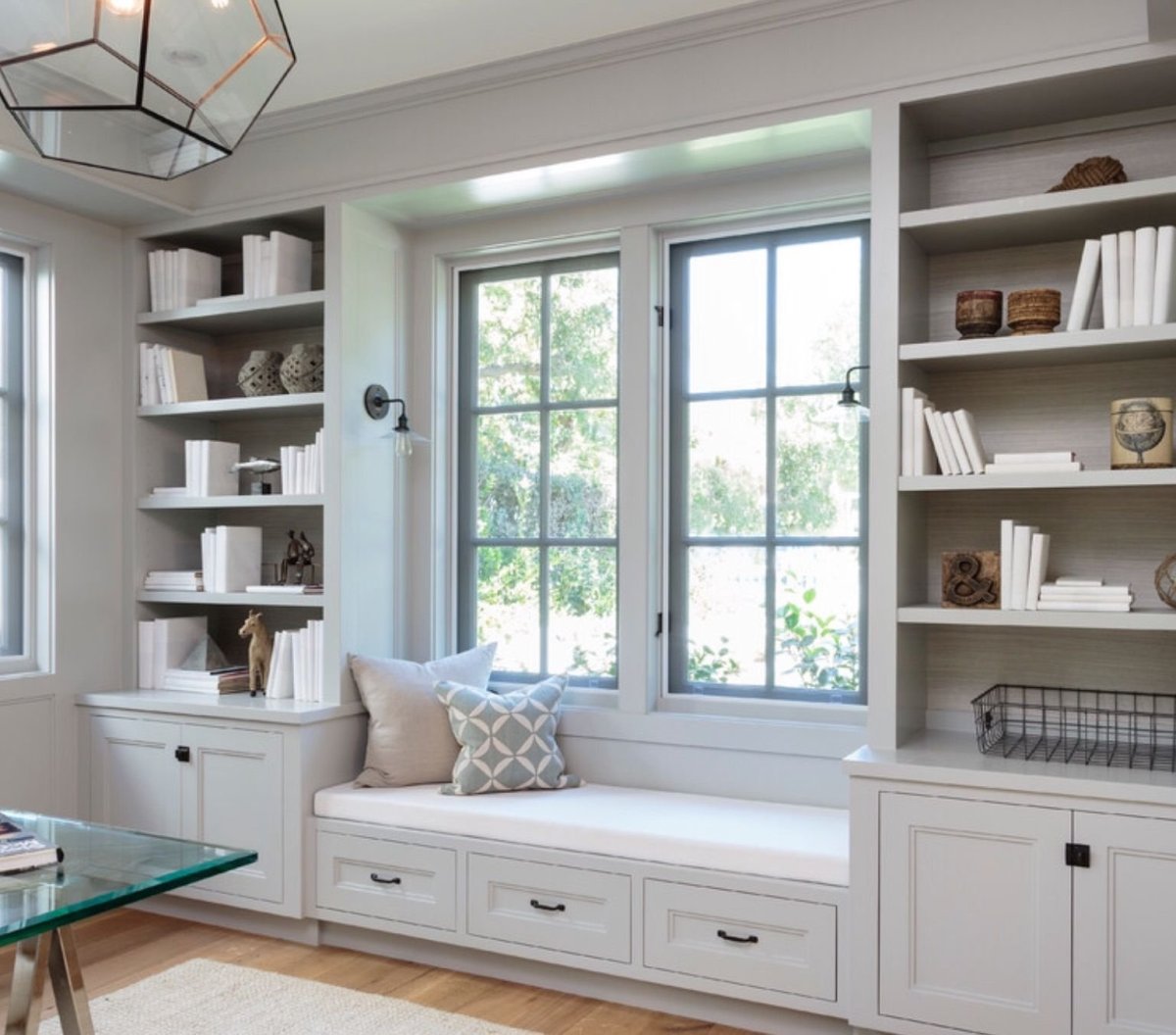 Подушки на подоконник