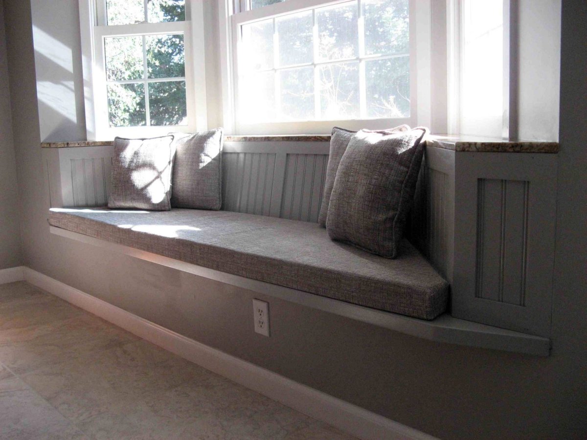 Низкий подоконник в интерьере