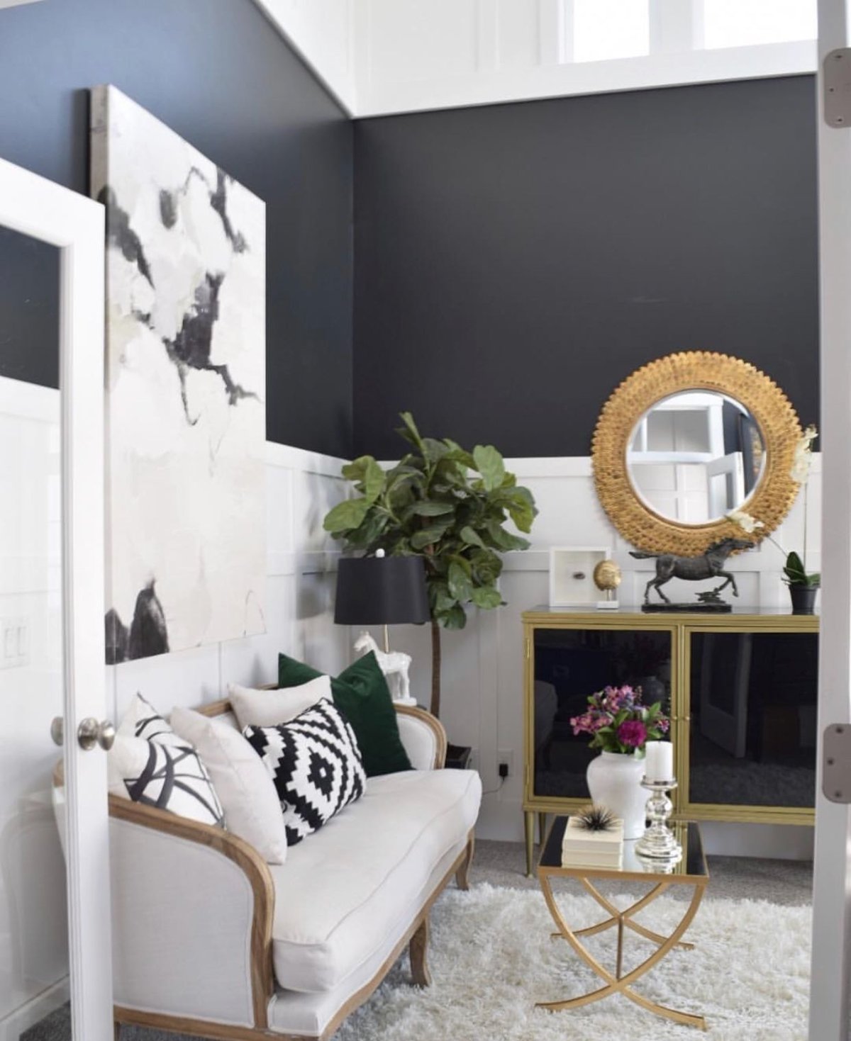 Двухцветный интерьер