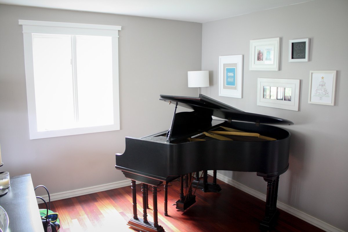 Рояль в помещении