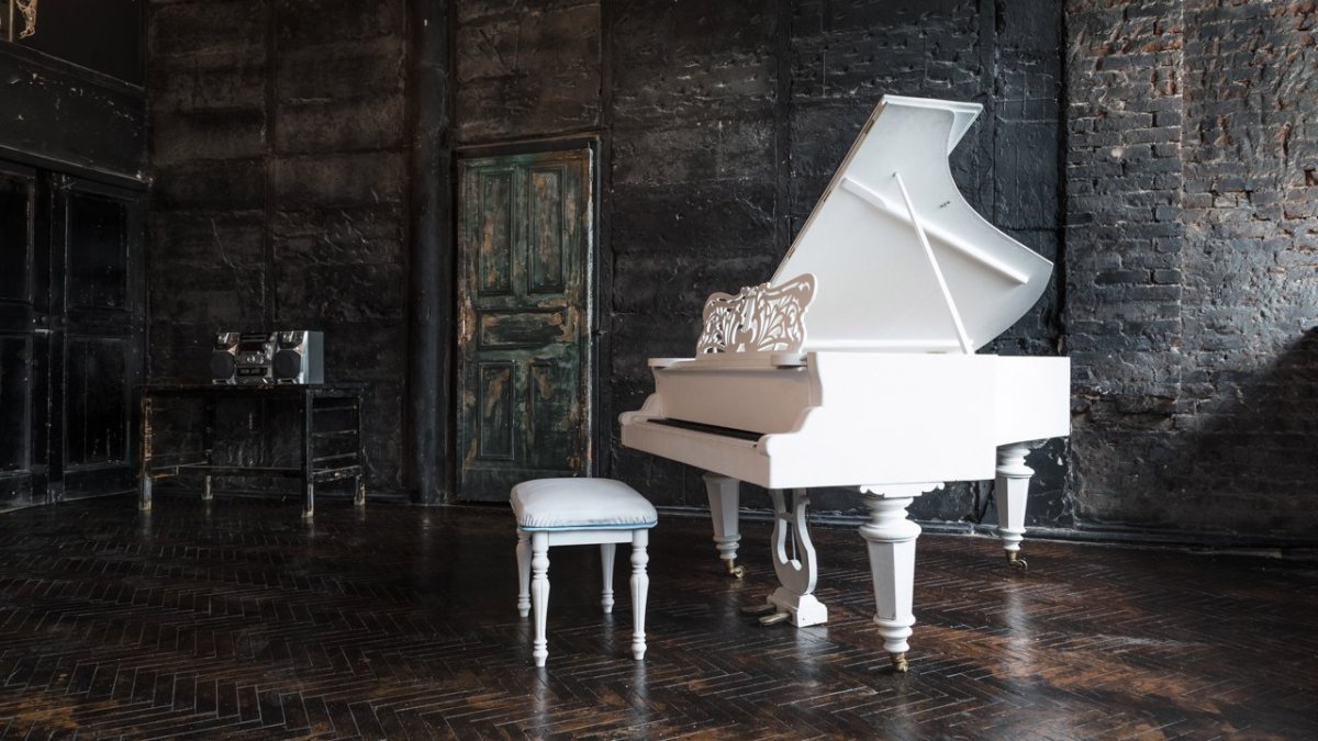 Зал с роялем