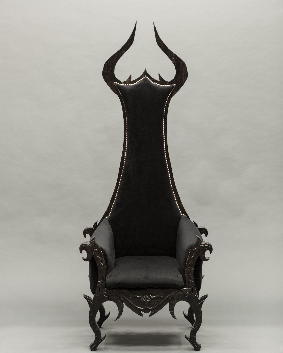 Трон референс