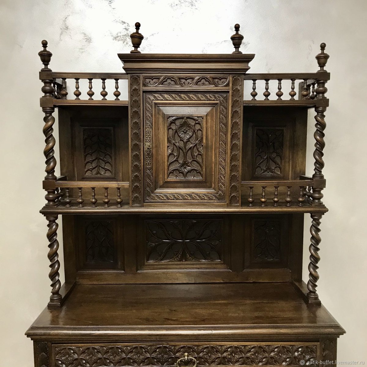 Антикварный буфет в стиле Готика