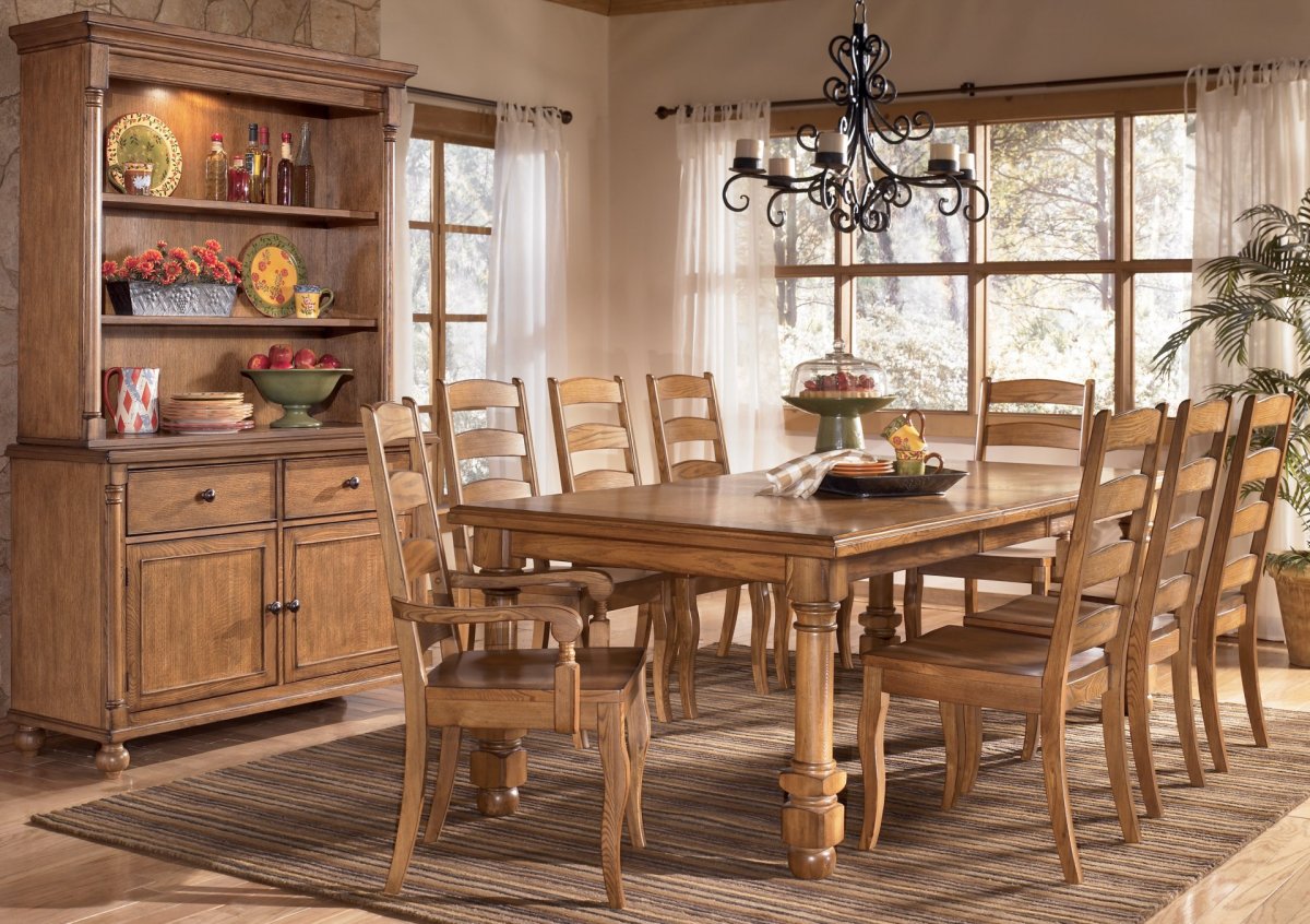 Столовая в деревянном стиле