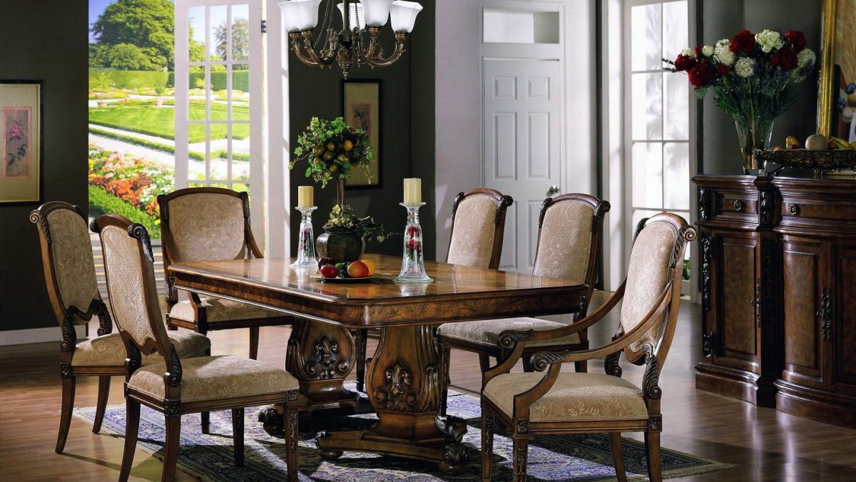 Стол обеденный