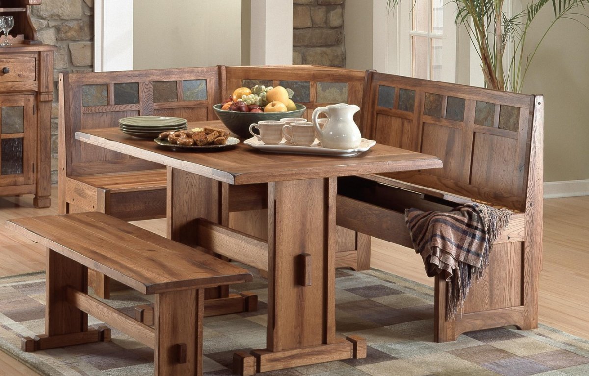 Черный круглый стол на кухню