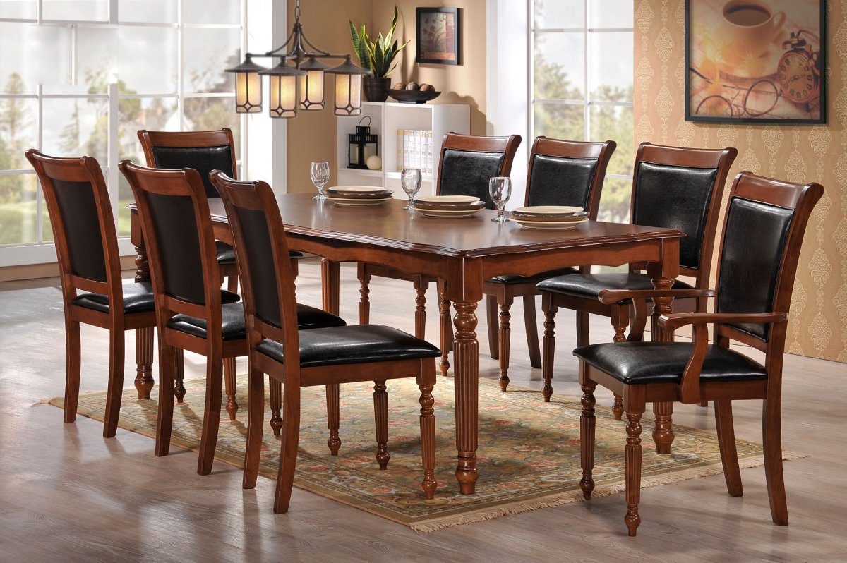 Столы и стулья