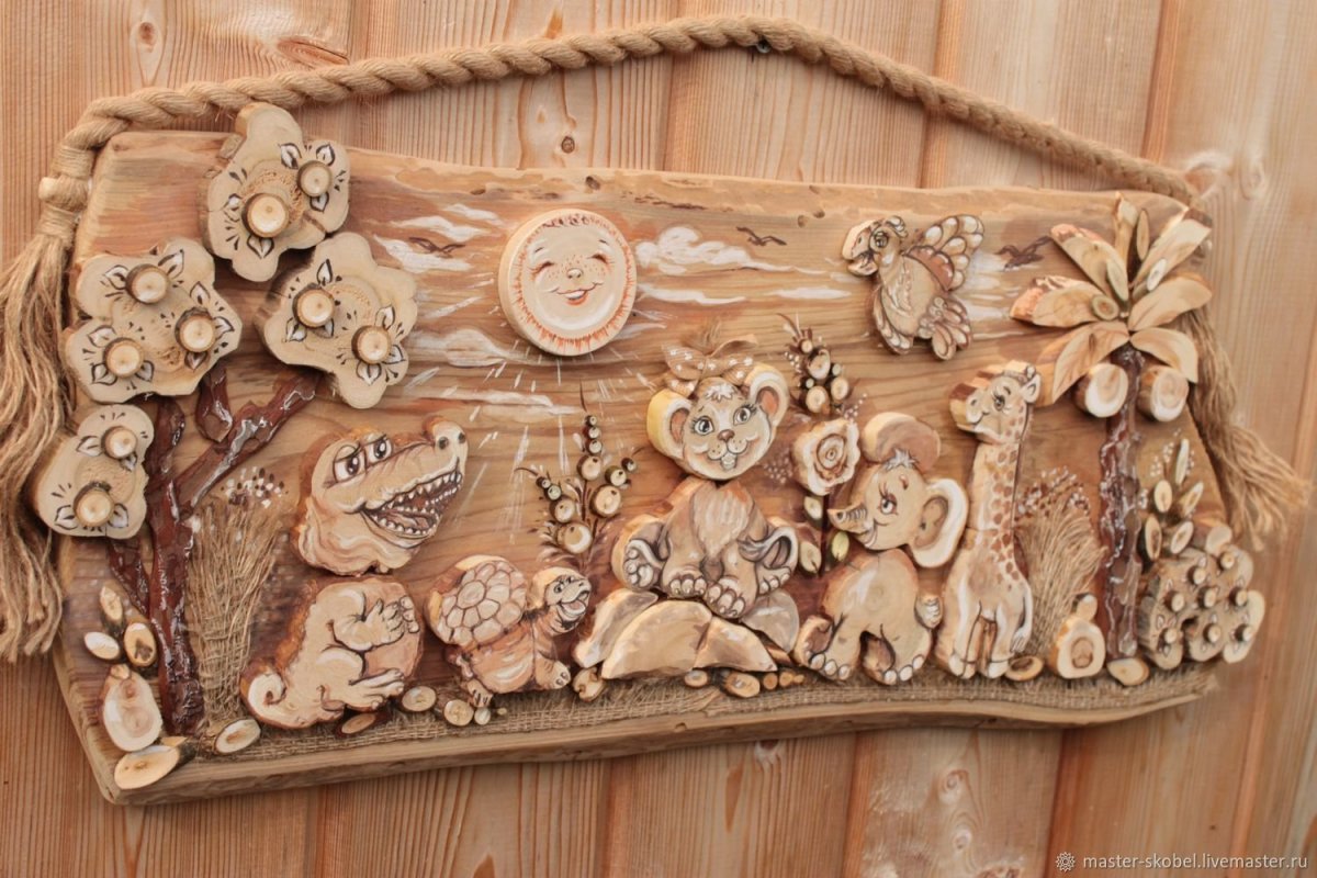 Панно на стену из можжевельника