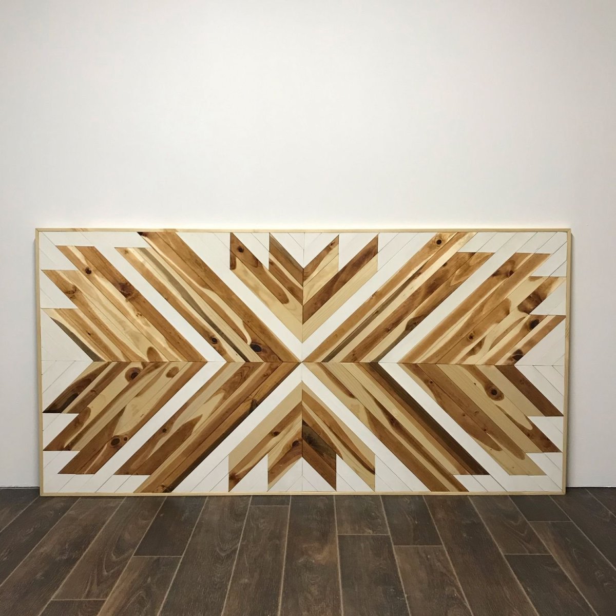 Деревянное панно на стену