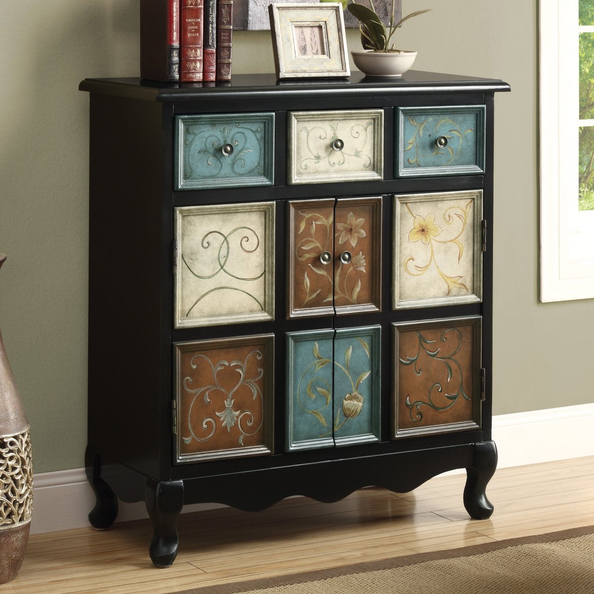 Декор мебели краской