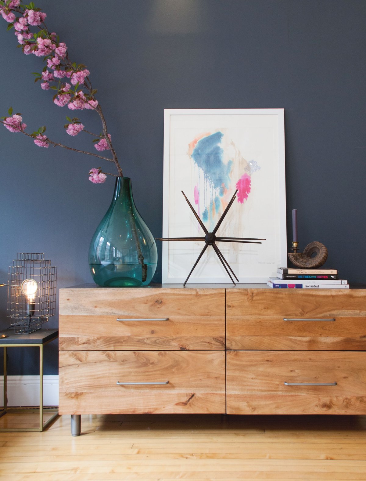 Бирюзовый комод в интерьере