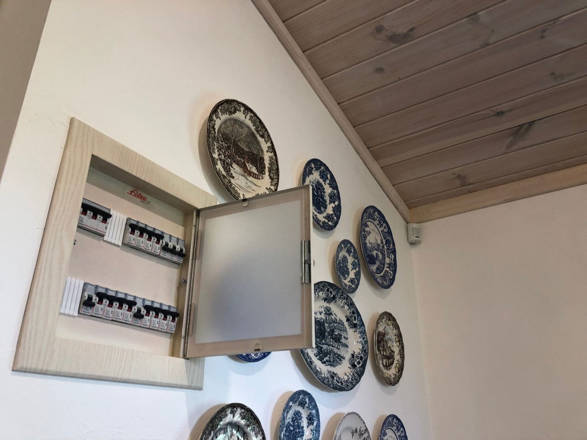 Электрический счетчик в интерьере