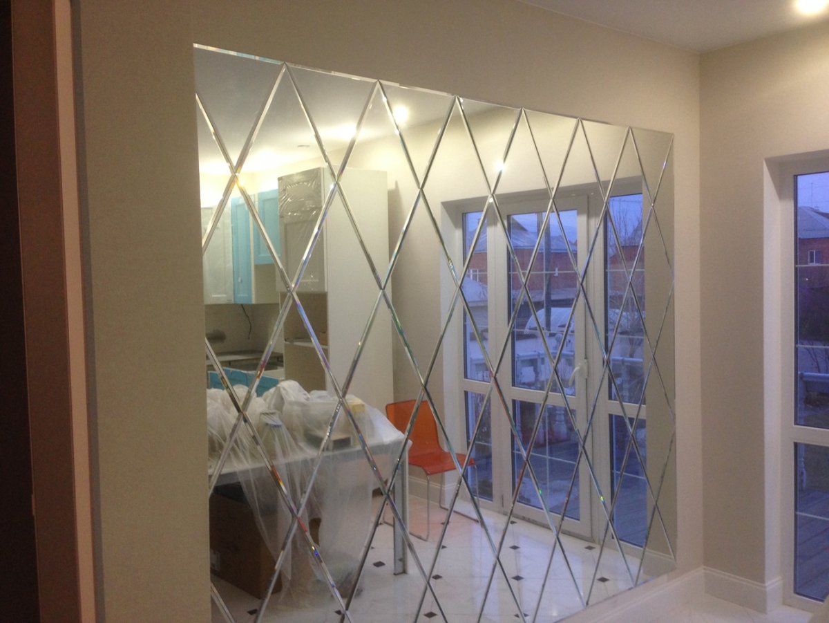 Зеркальные панели на стену