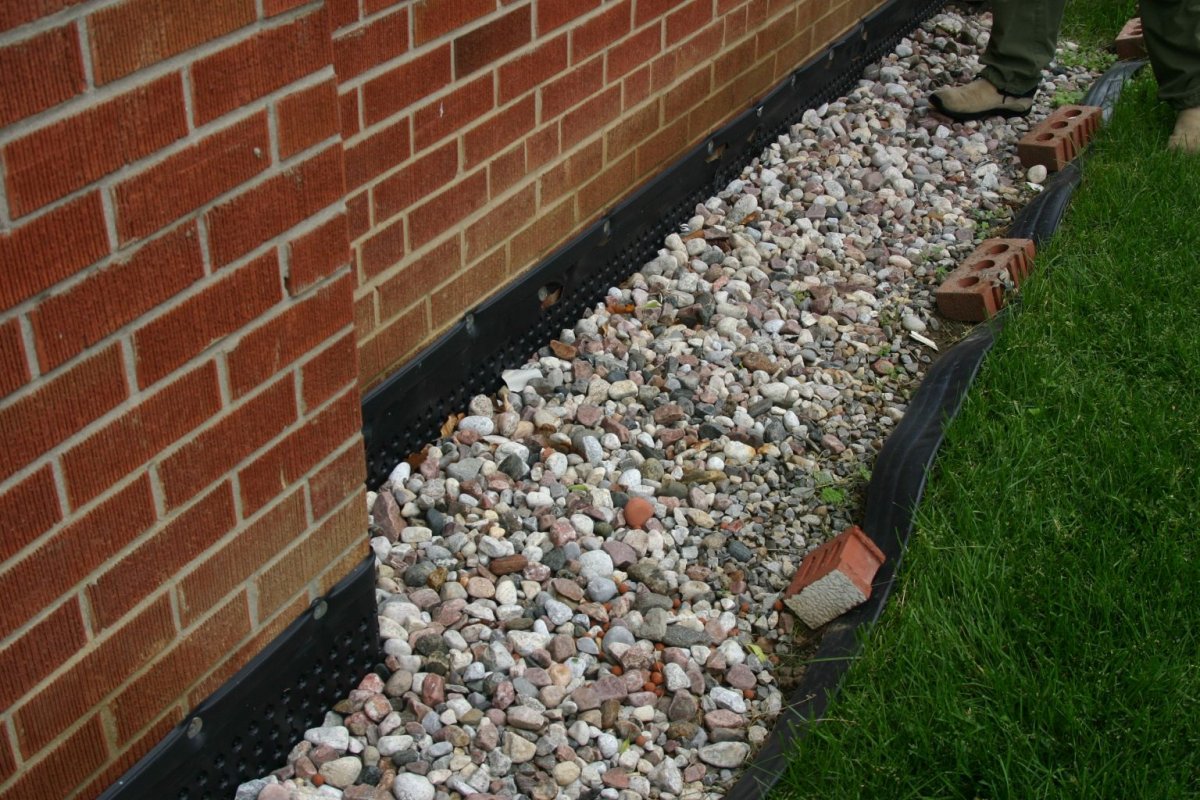 Отмостка из щебенки вокруг дома