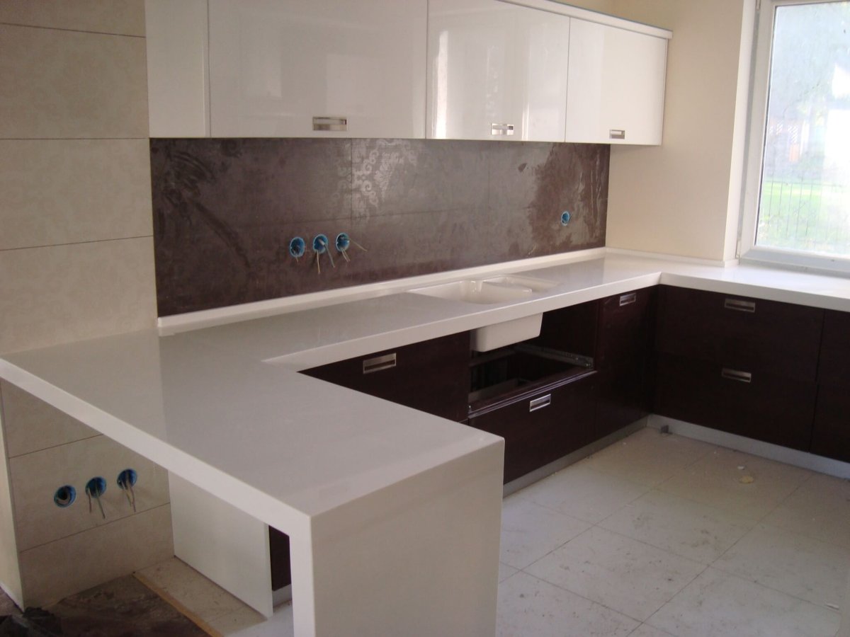 Кухонный гарнитур угловой с барной стойкой