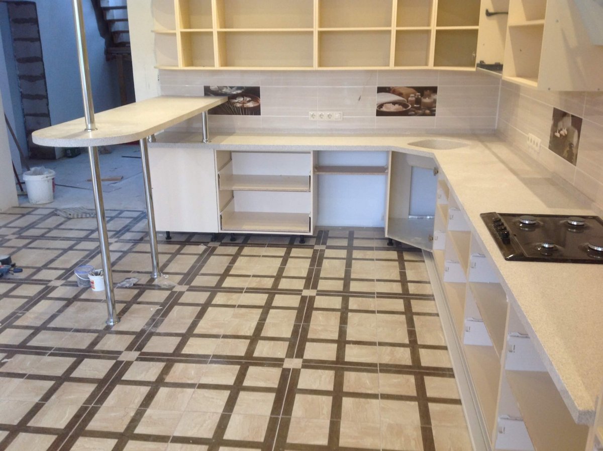 Кухня Модерн с барной стойкой