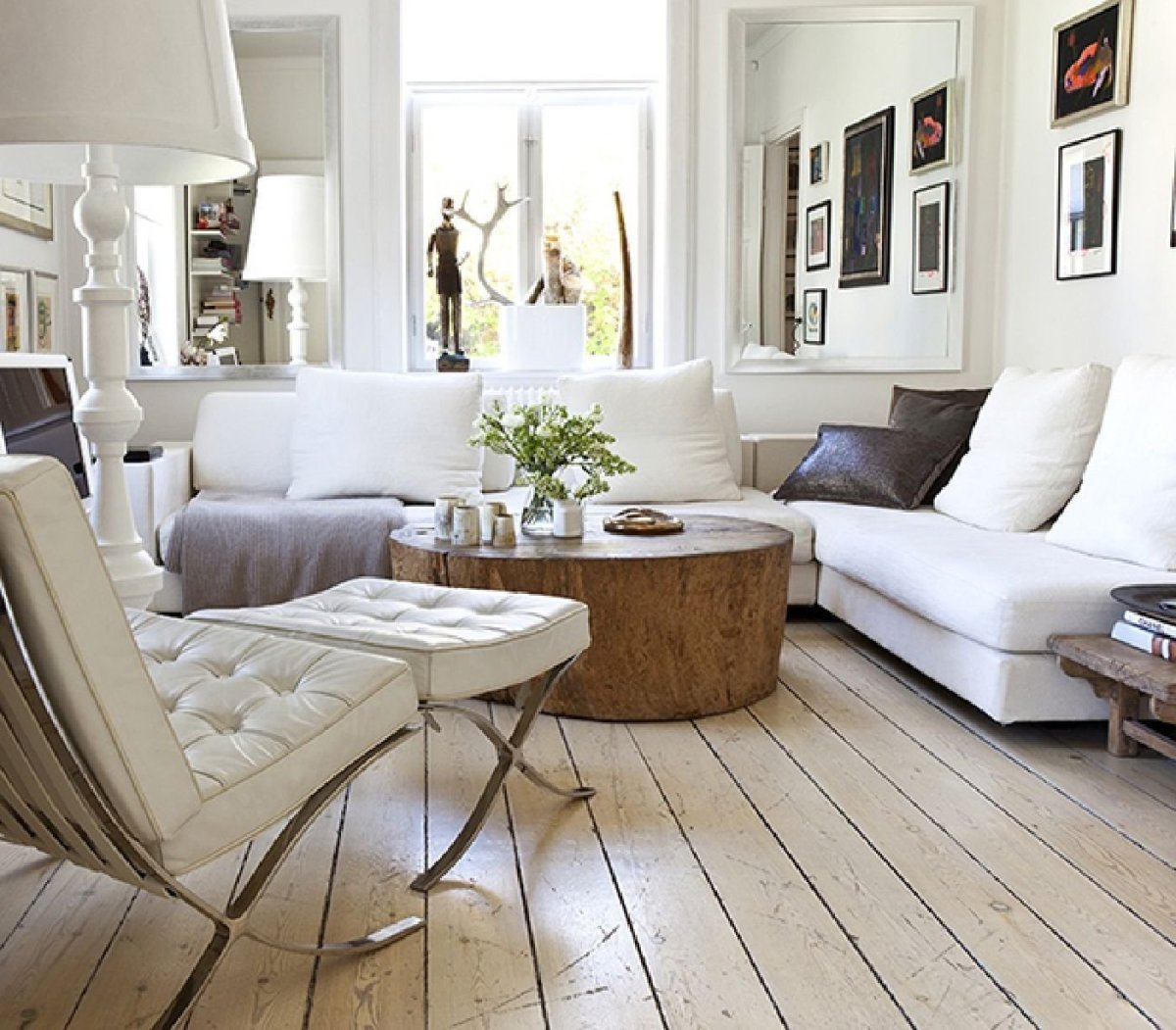 Кухня белая с деревом