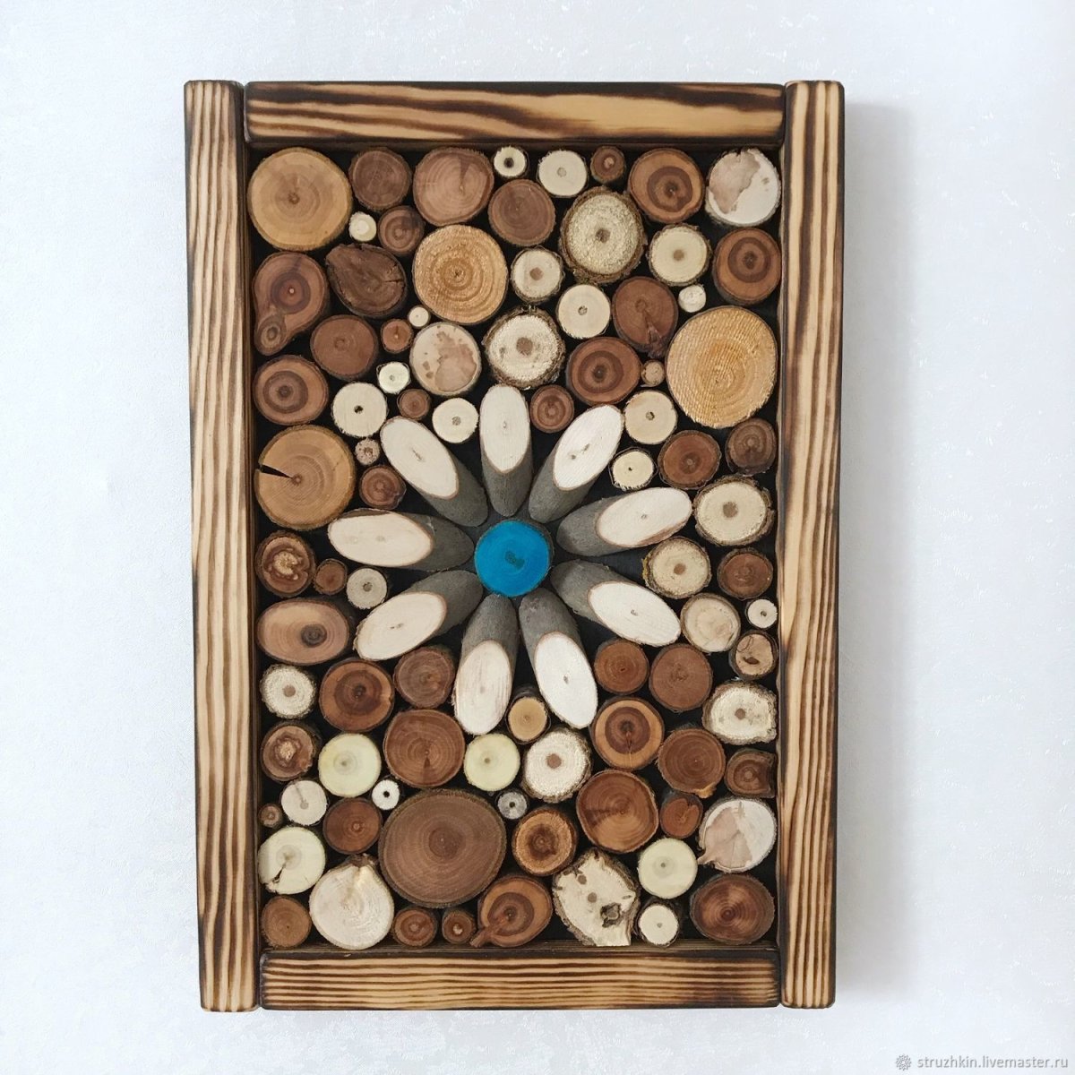 Панно из спилов дерева