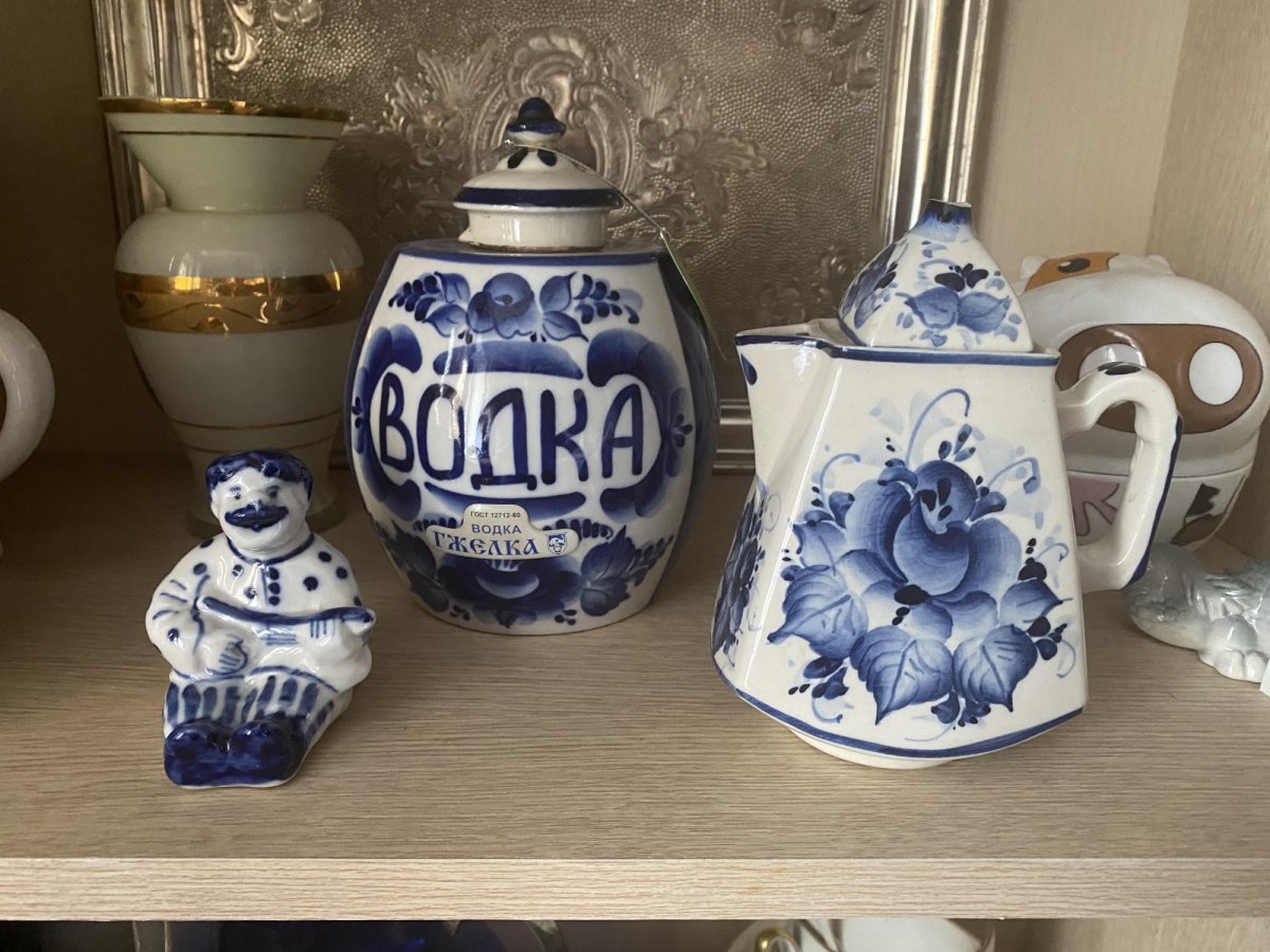 Знак Гжель на посуде