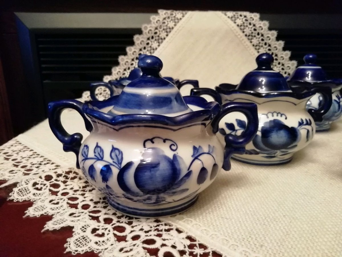 Гжельская керамика сахарница