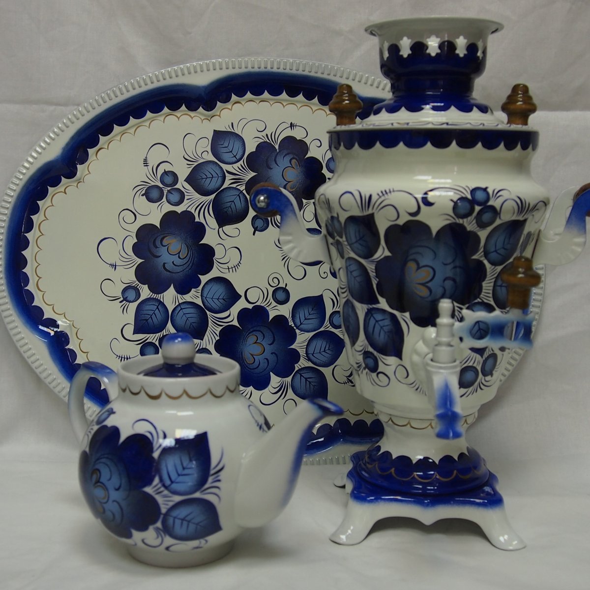 Гжель посуда с золотом