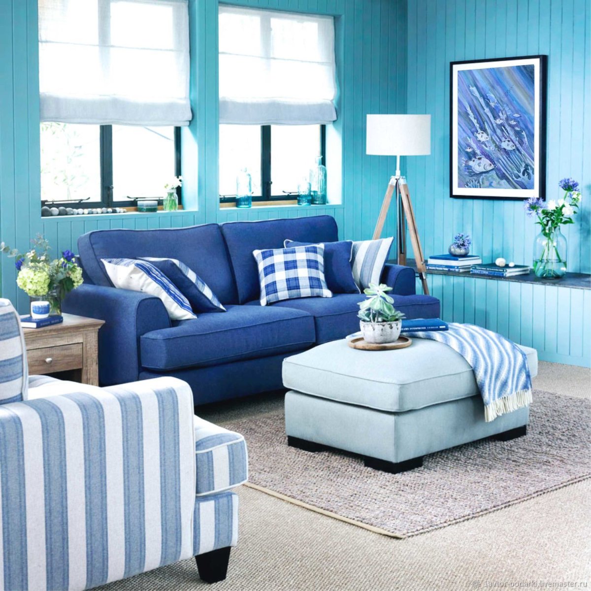 Бирюзовый диван в гостиной