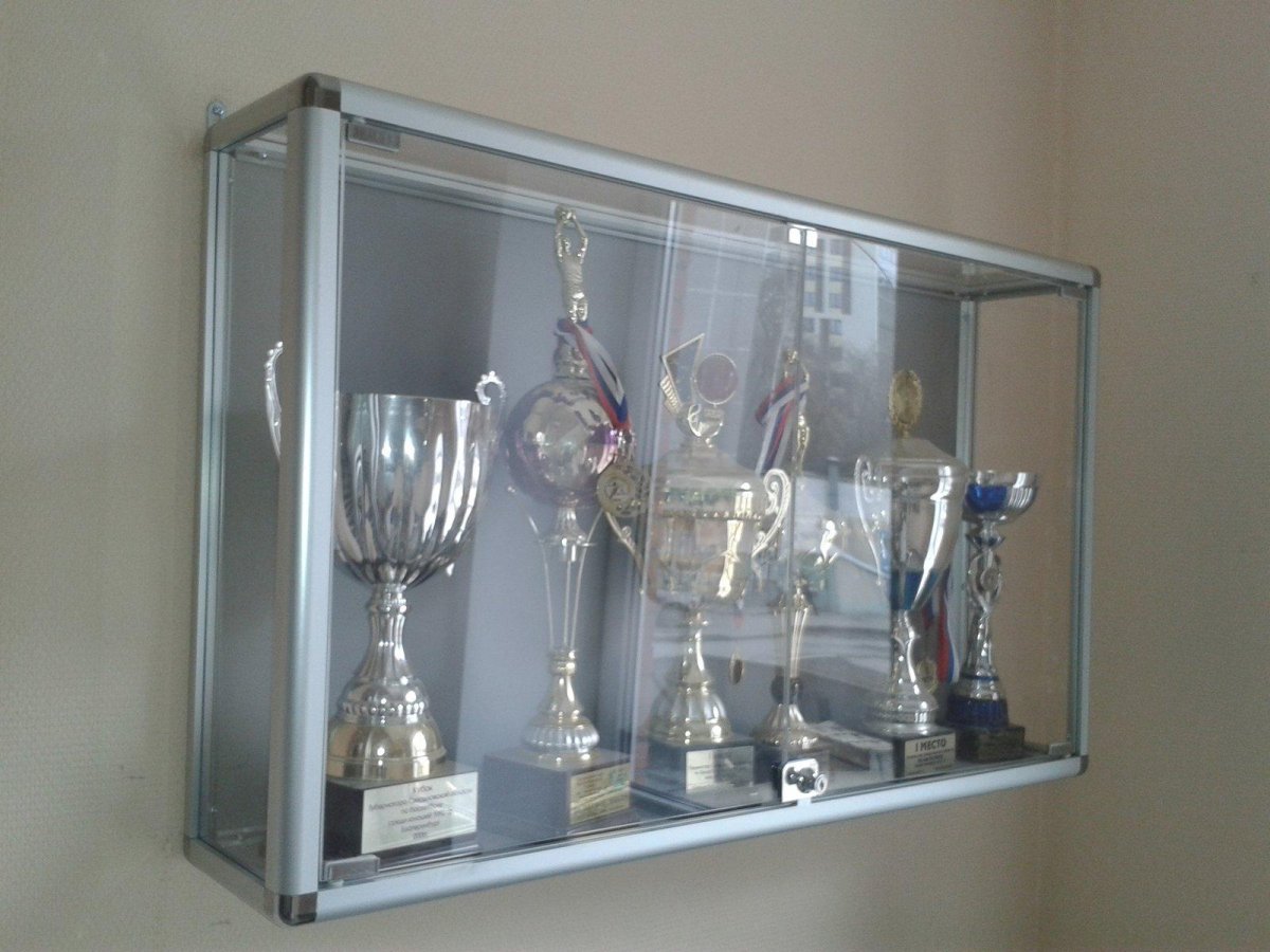 Полка из клюшек