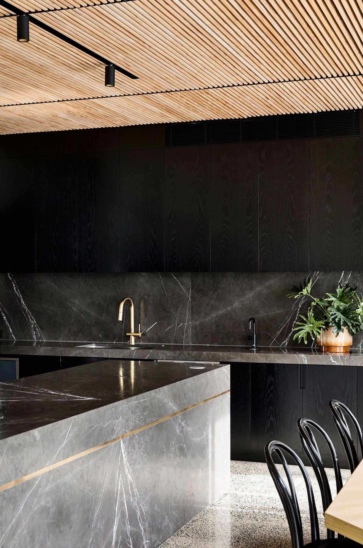 Столешница гранит Azul Bahia