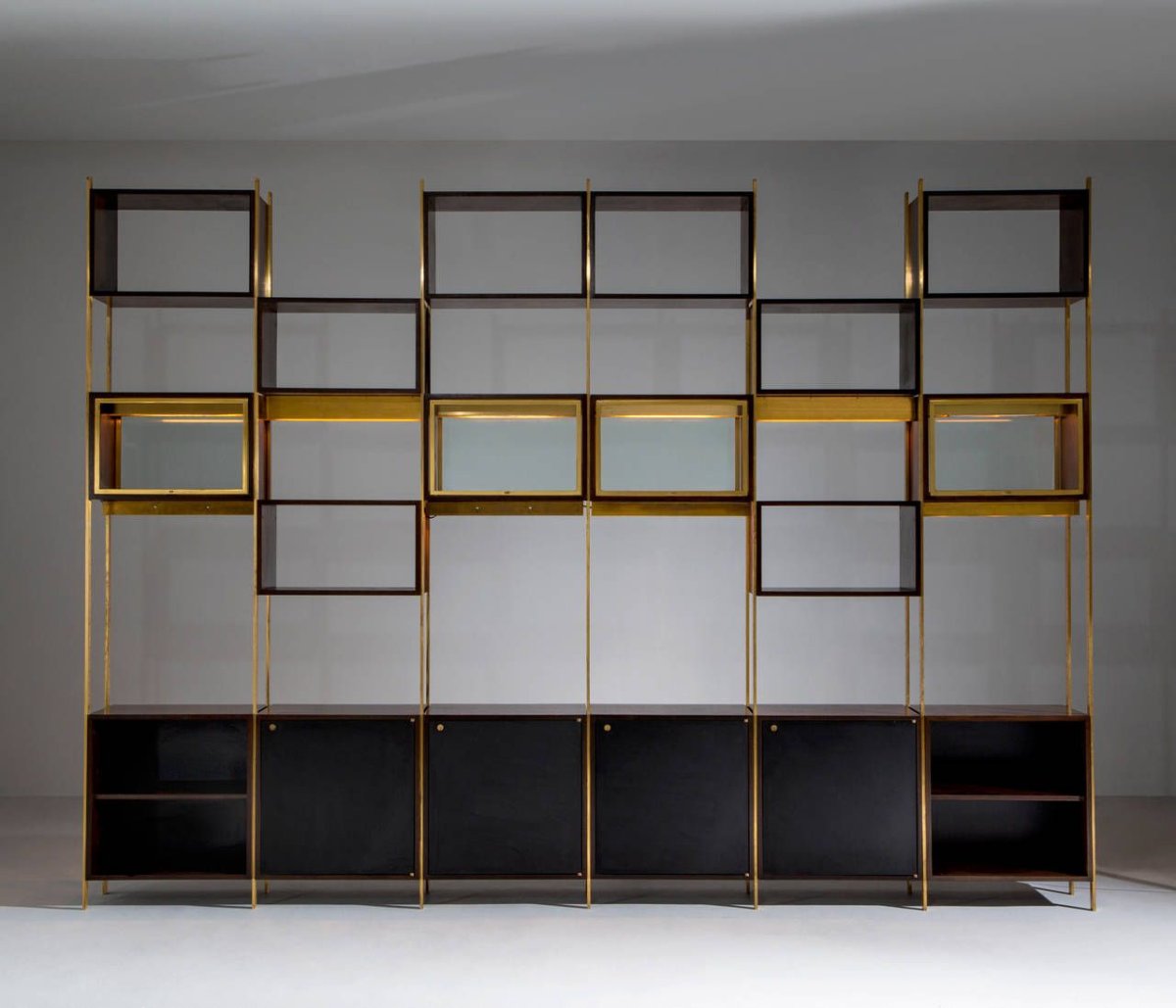 Медальницы с полочкой