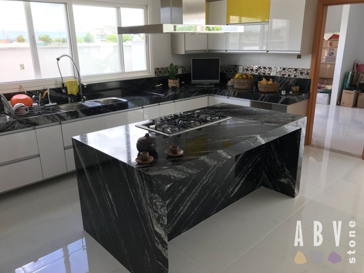 Столешницы из гранита Блэк Форест