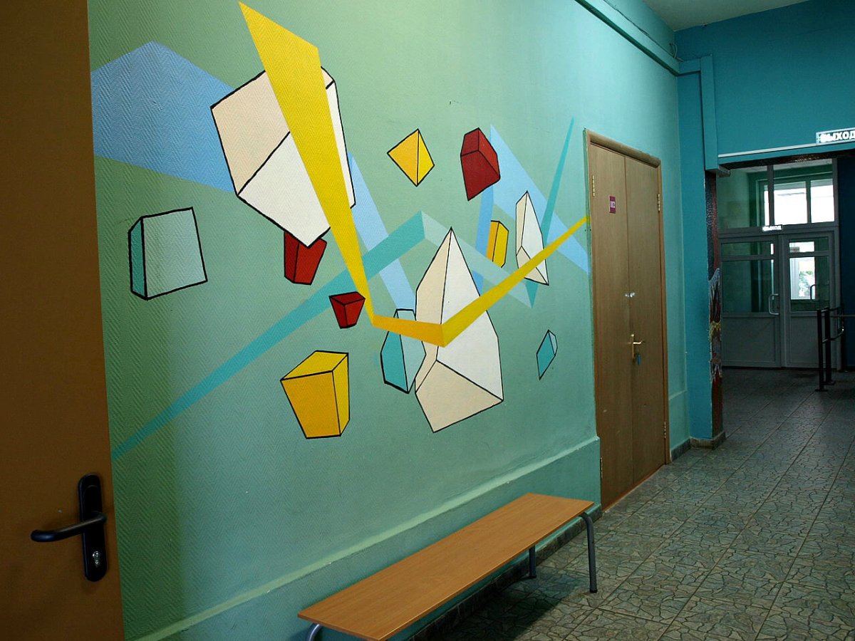 Роспись стен в школе
