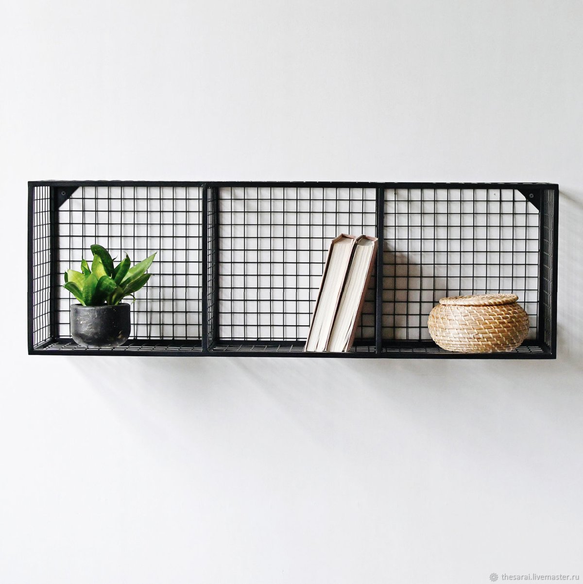 Металлическая полка