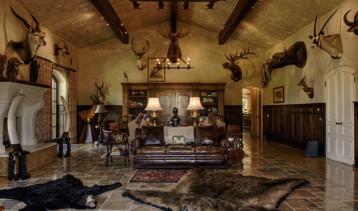 Искусственная шкура медведя с головой