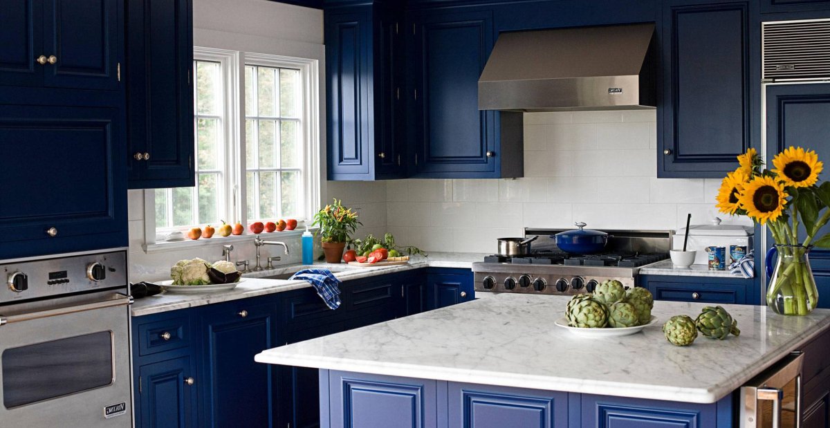 Интерьер кухни в синих тонах