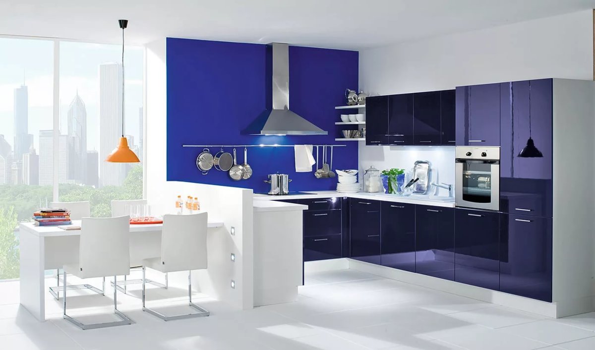 Кухня с синими фасадами
