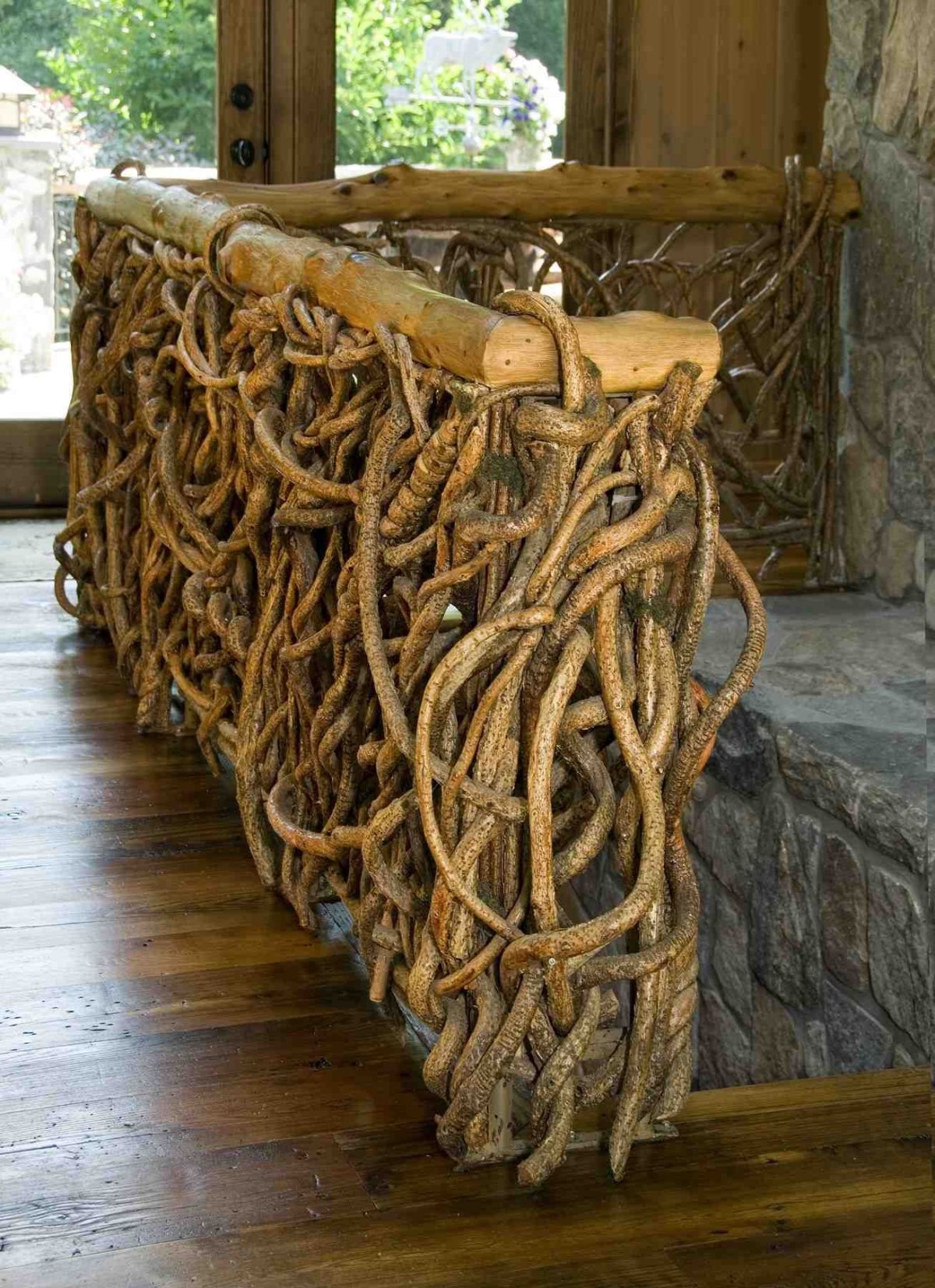 Забор из коряг