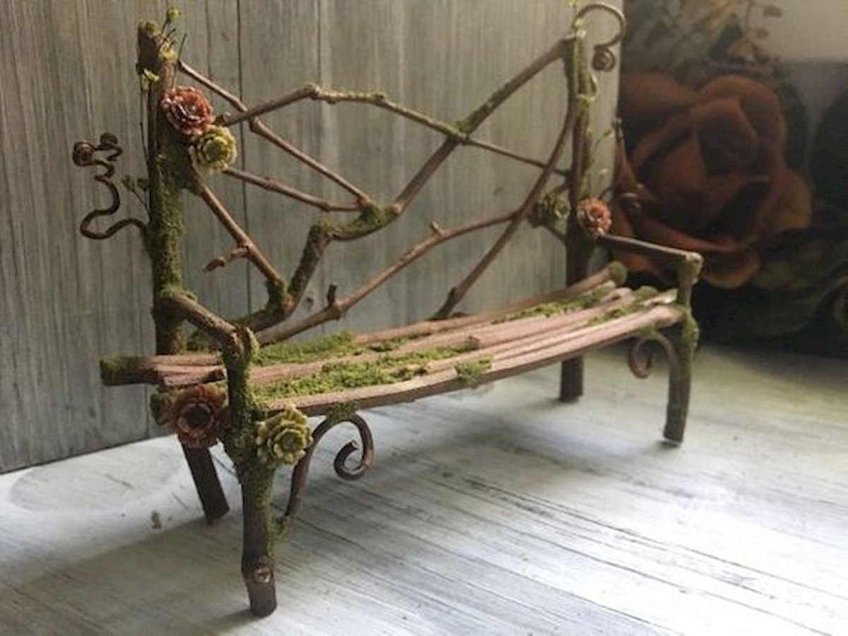 Скамейка из веток
