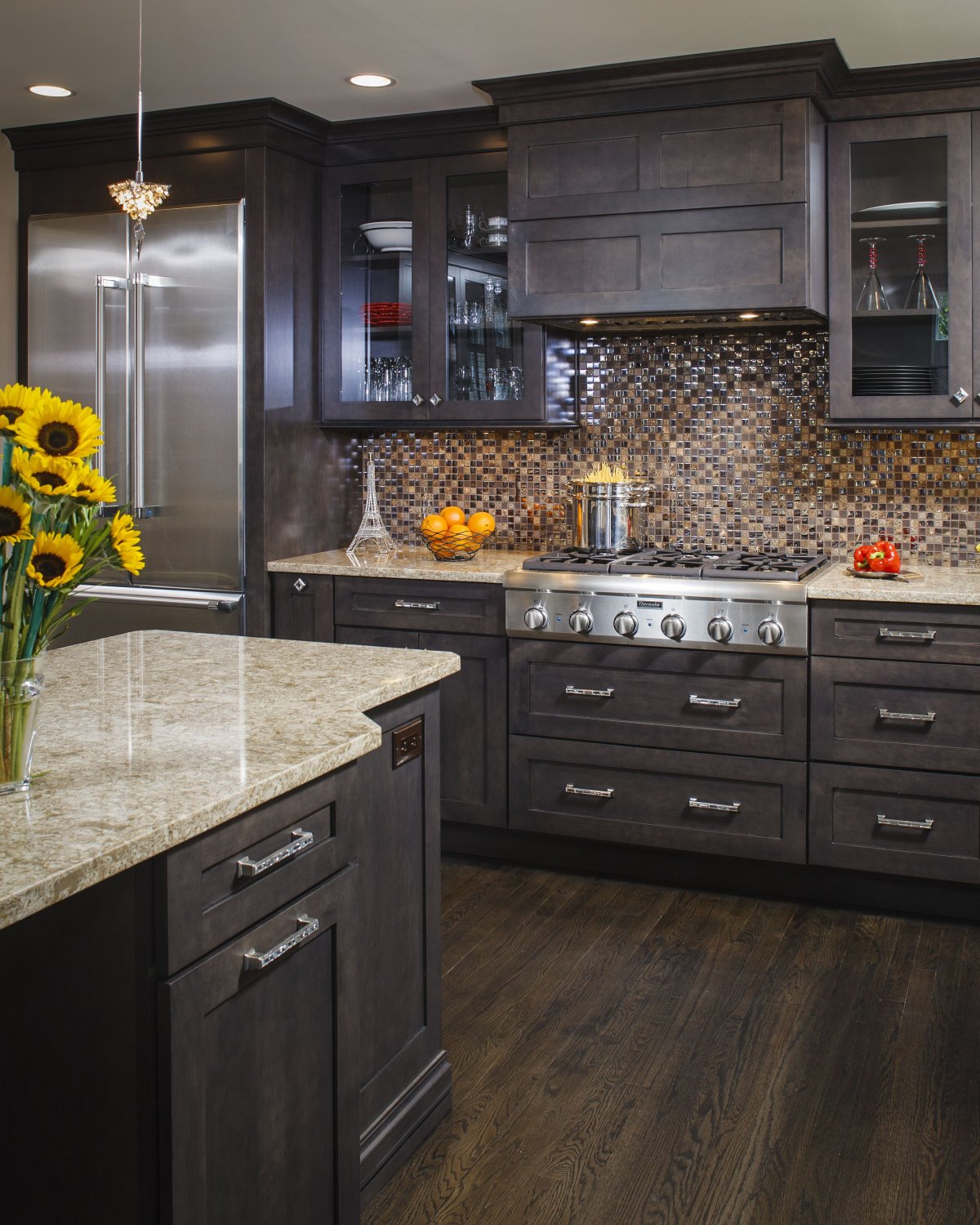 Серая классическая кухня