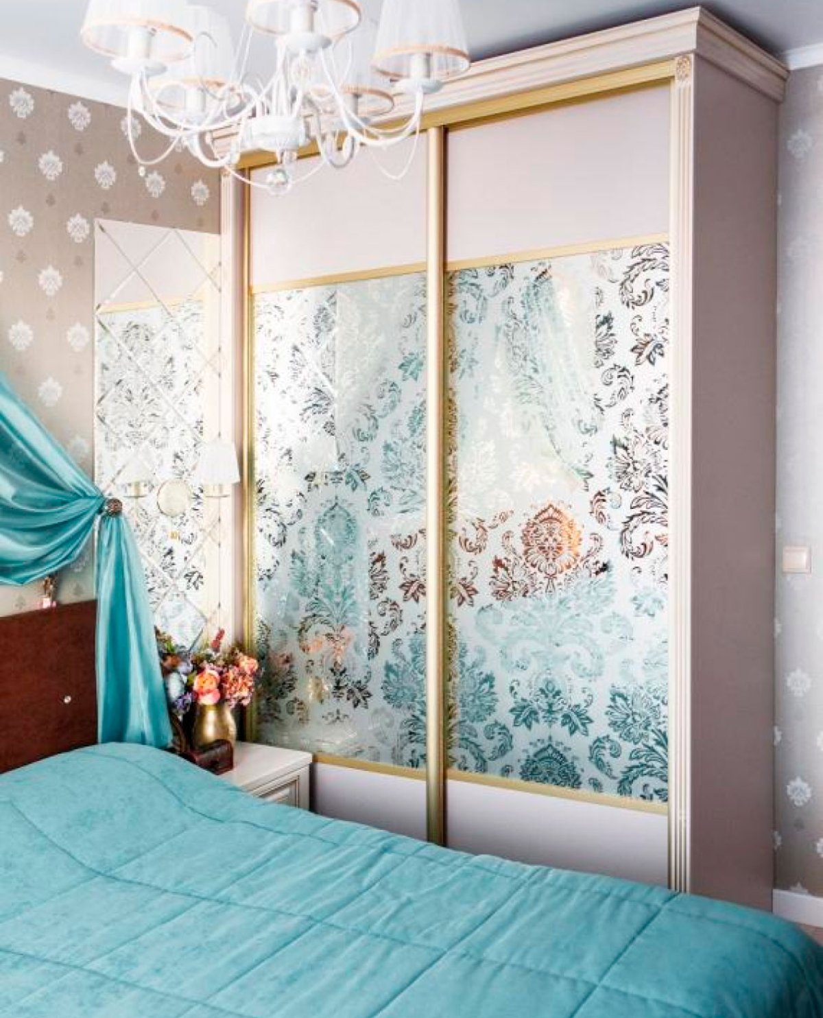 Чёрный шкаф в интерьере Прованс