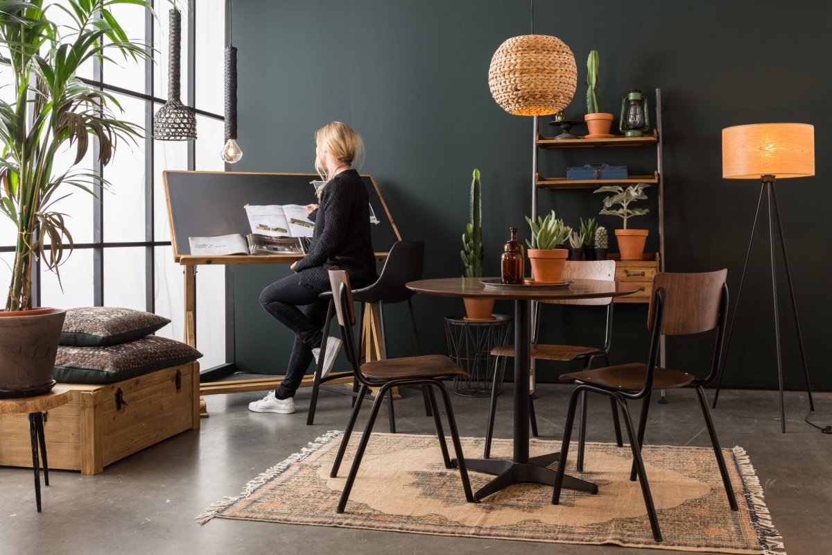 Гостиная с мольбертом