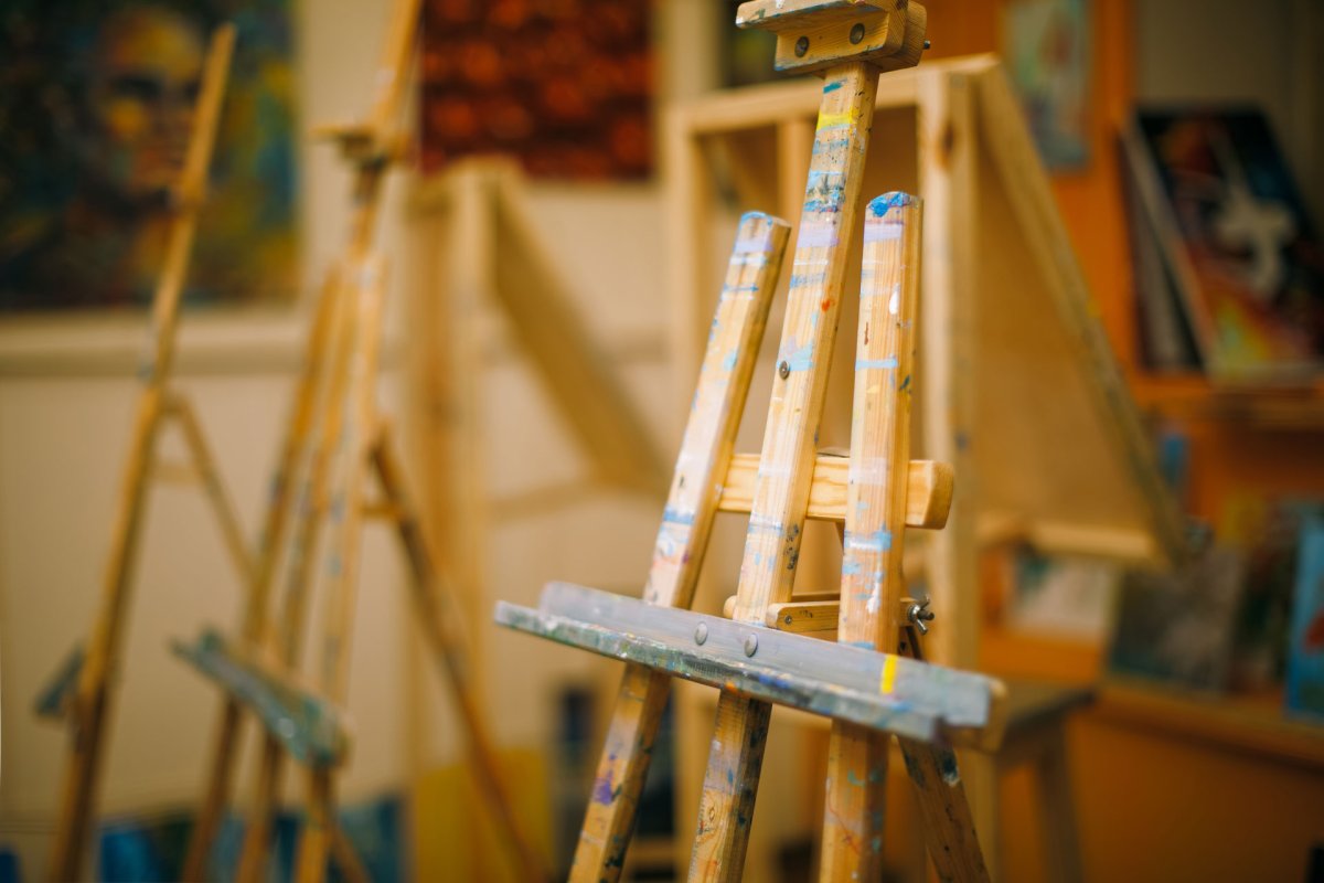 Красивый мольберт