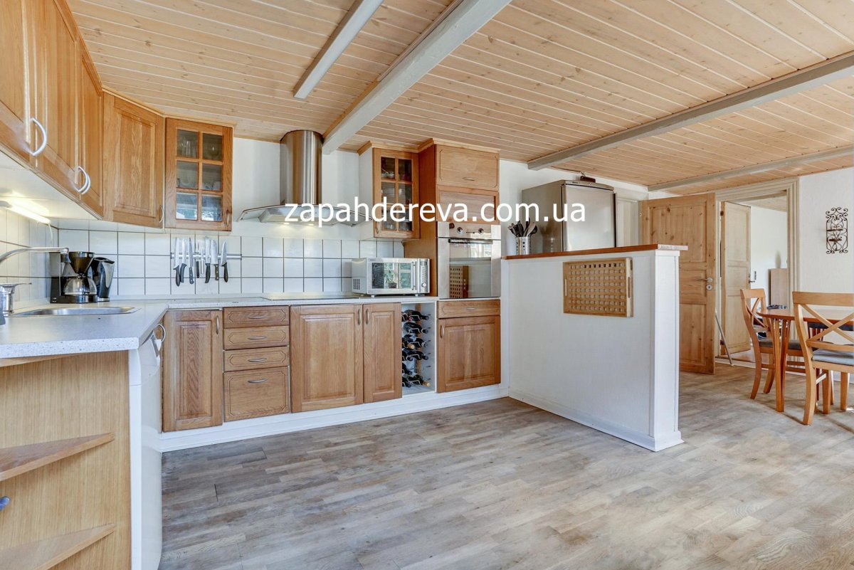 Кухонный гарнитур в деревенском доме