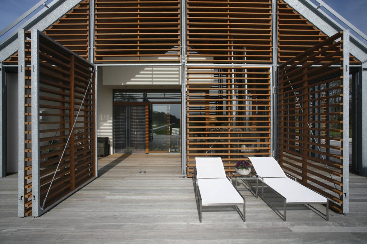 Терраса обшитая рейками