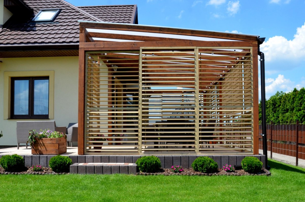 Терраса с жалюзийными