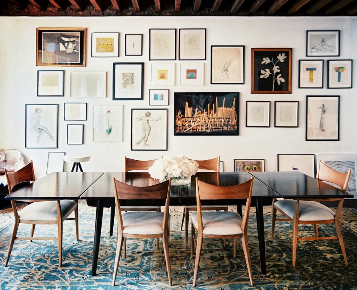 Фоторамки в интерьере гостиной