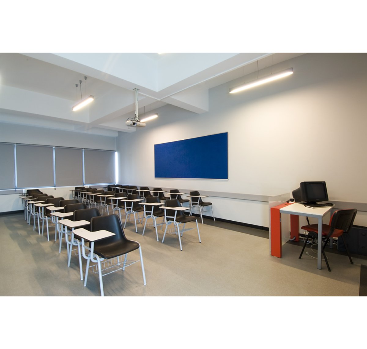 Коридоры школы современные