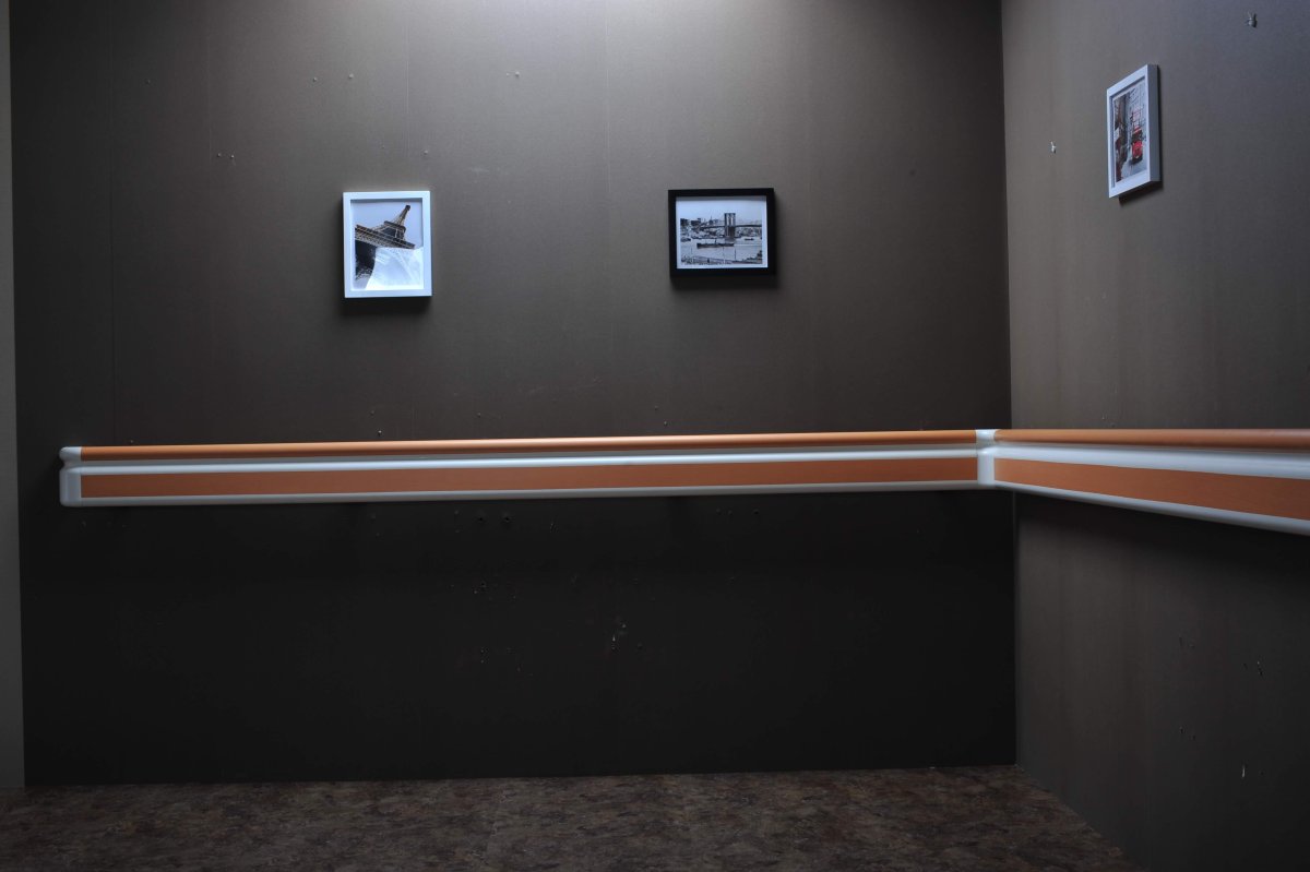 Интерьер школьных коридоров в серых тонах