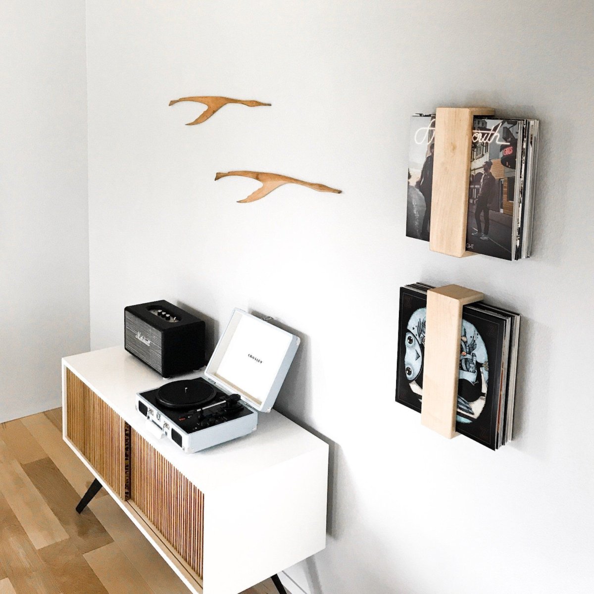 Полка под пластинки